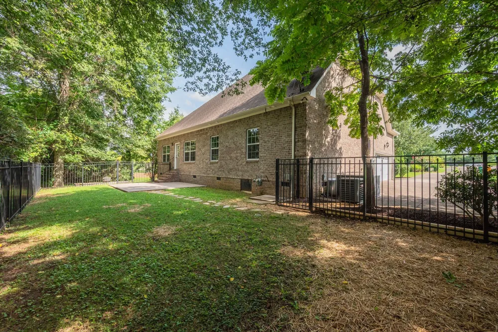 1000 Glessner Dr Spring Hill, TN 37174