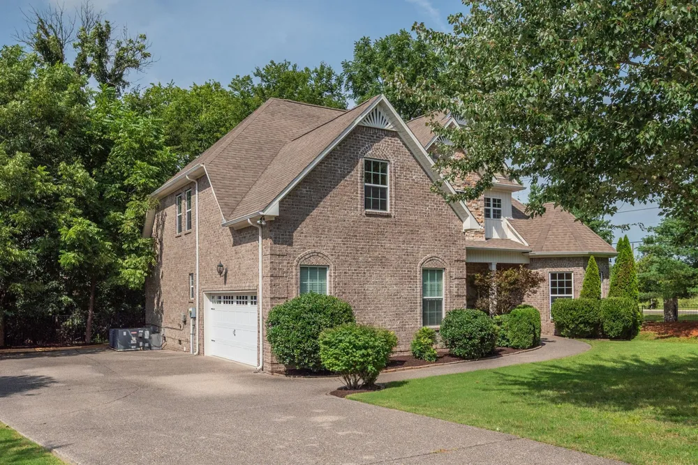 1000 Glessner Dr Spring Hill, TN 37174