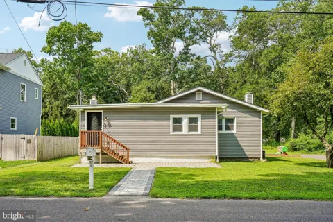 10 MAPLE LANE