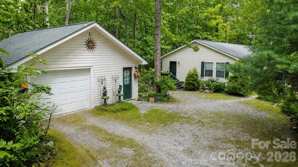 253 Royalwood Drive Zirconia, NC 28790