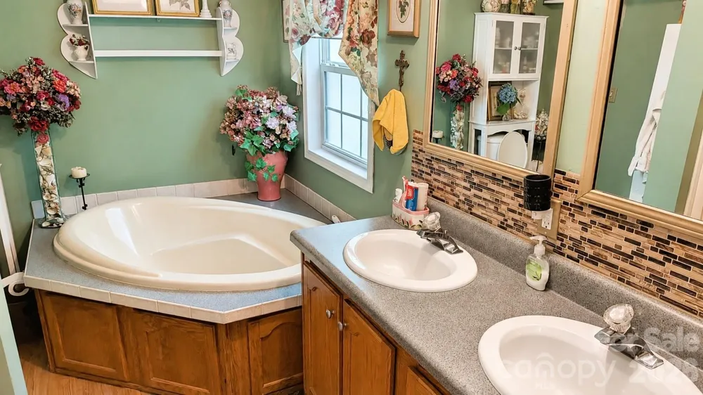 253 Royalwood Drive Zirconia, NC 28790