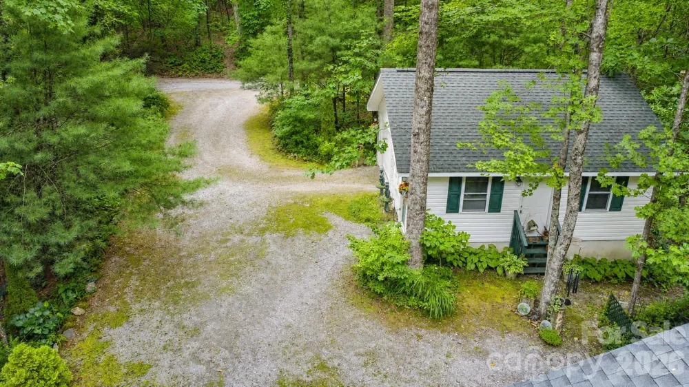 253 Royalwood Drive Zirconia, NC 28790