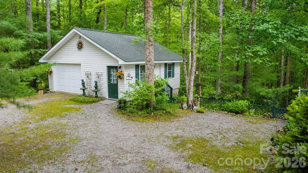 253 Royalwood Drive Zirconia, NC 28790
