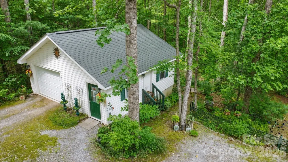 253 Royalwood Drive Zirconia, NC 28790