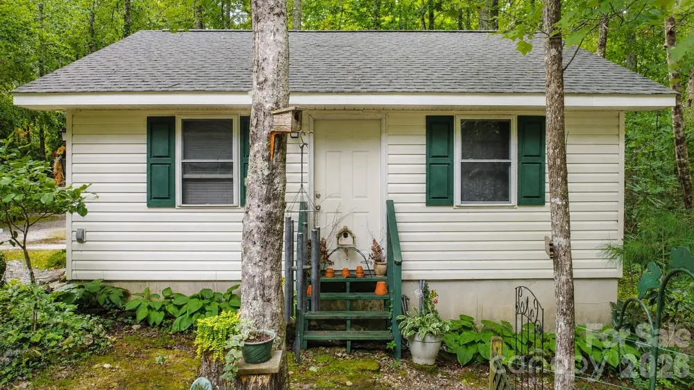 253 Royalwood Drive Zirconia, NC 28790