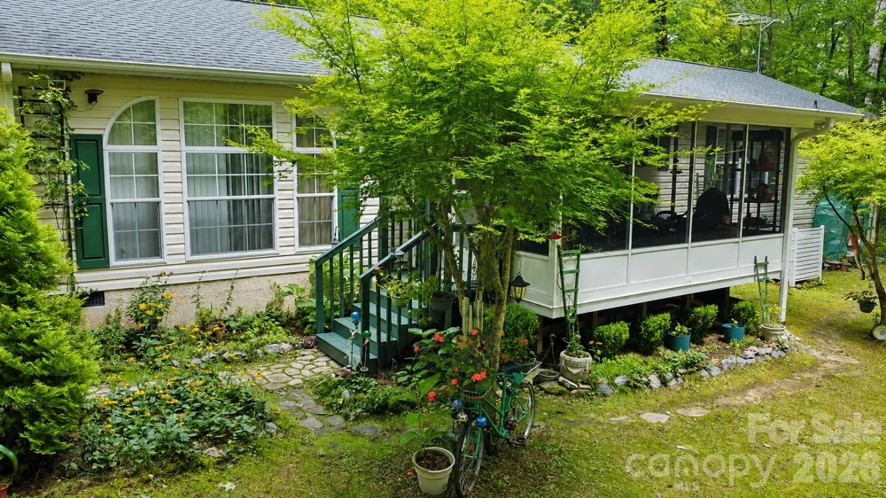 253 Royalwood Drive Zirconia, NC 28790