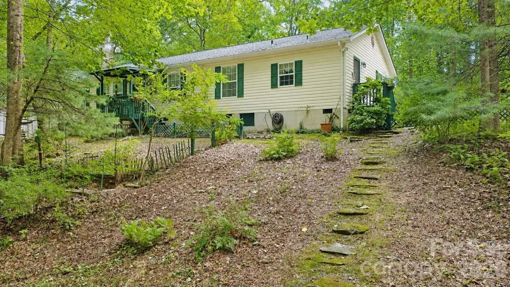 253 Royalwood Drive Zirconia, NC 28790