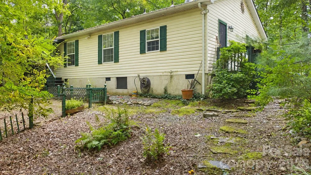 253 Royalwood Drive Zirconia, NC 28790