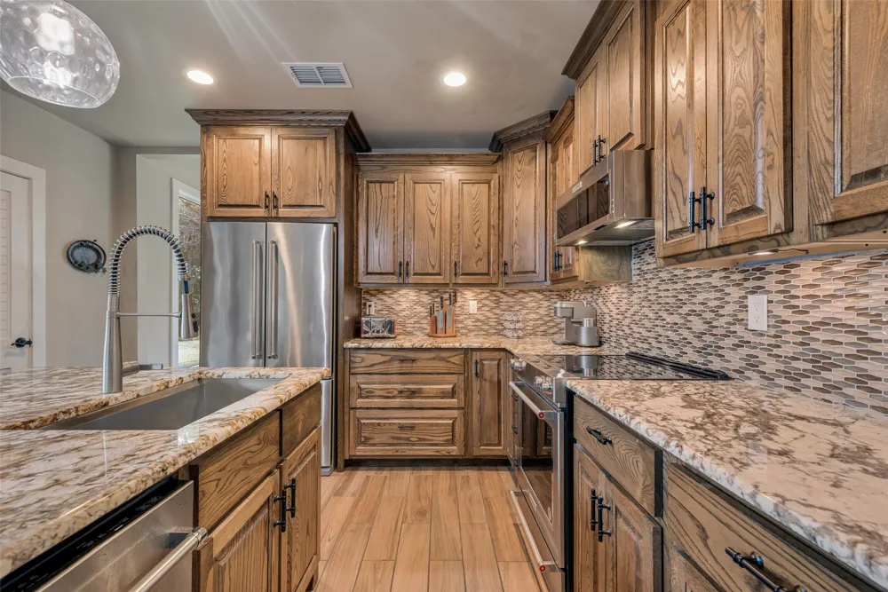 1819 W Belt Line Road Cedar Hill, TX 75104
