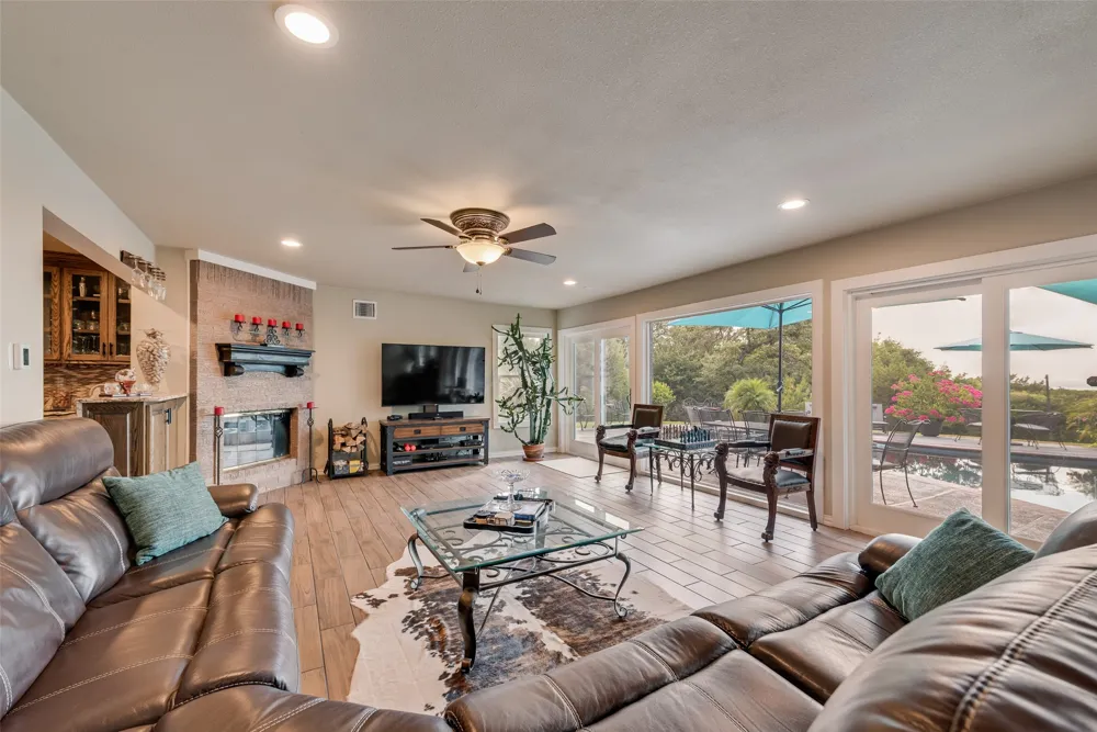 1819 W Belt Line Road Cedar Hill, TX 75104