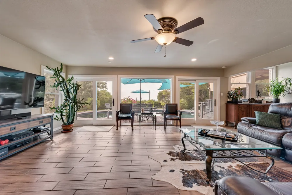 1819 W Belt Line Road Cedar Hill, TX 75104
