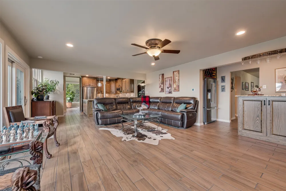 1819 W Belt Line Road Cedar Hill, TX 75104