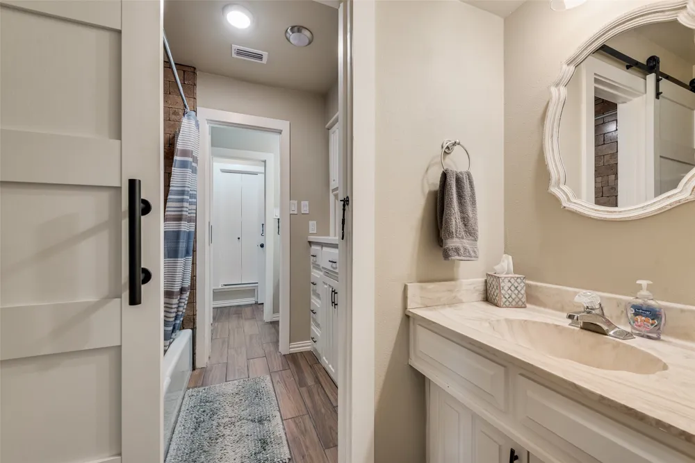 1819 W Belt Line Road Cedar Hill, TX 75104