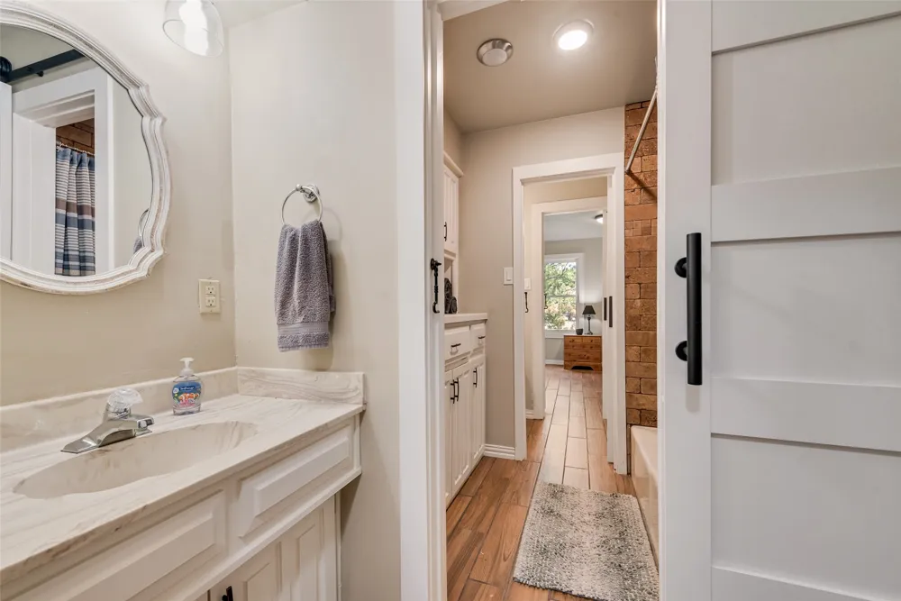 1819 W Belt Line Road Cedar Hill, TX 75104