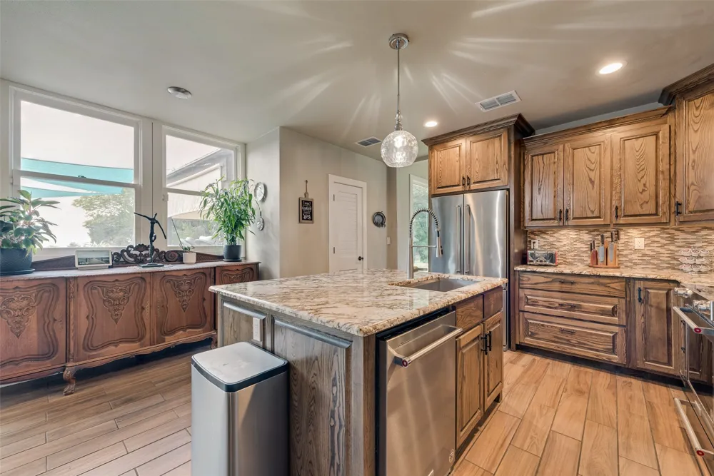1819 W Belt Line Road Cedar Hill, TX 75104