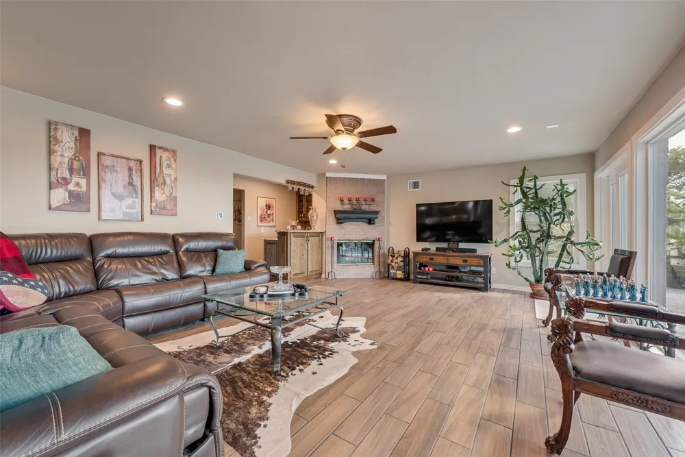 1819 W Belt Line Road Cedar Hill, TX 75104