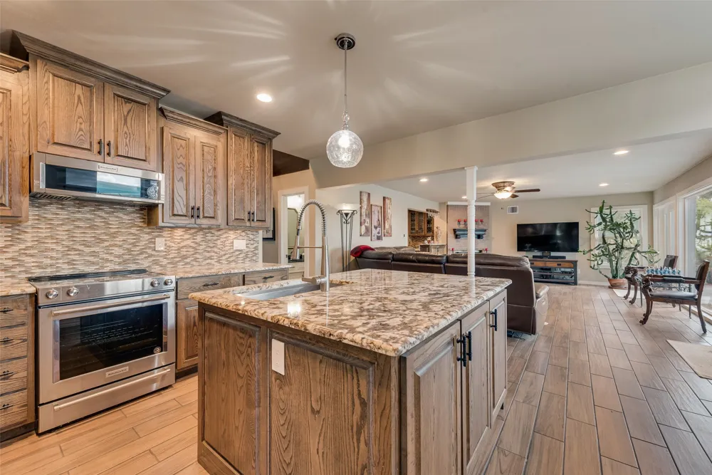 1819 W Belt Line Road Cedar Hill, TX 75104