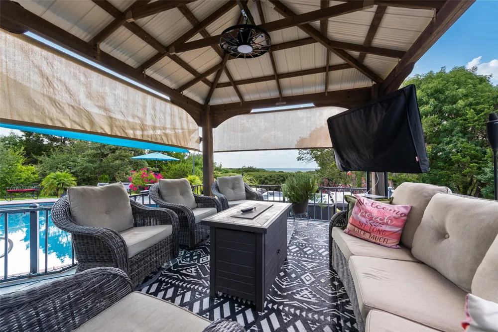 1819 W Belt Line Road Cedar Hill, TX 75104