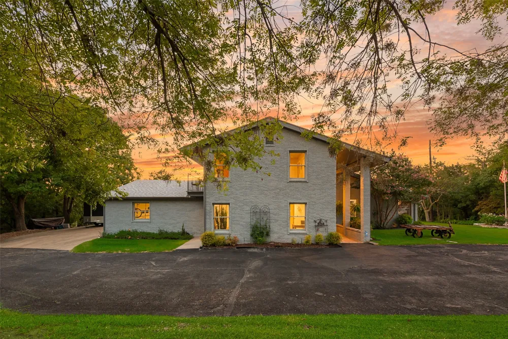 1819 W Belt Line Road Cedar Hill, TX 75104