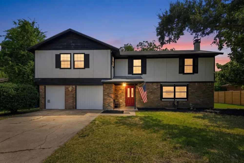2011 Avenue T Huntsville, TX 77340