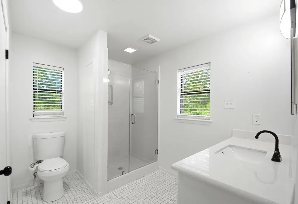 2011 Avenue T Huntsville, TX 77340