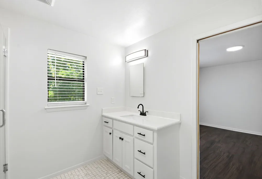 2011 Avenue T Huntsville, TX 77340