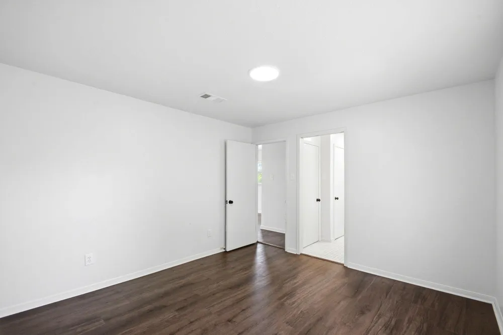 2011 Avenue T Huntsville, TX 77340