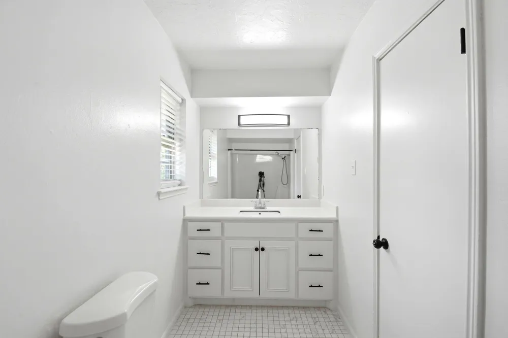 2011 Avenue T Huntsville, TX 77340