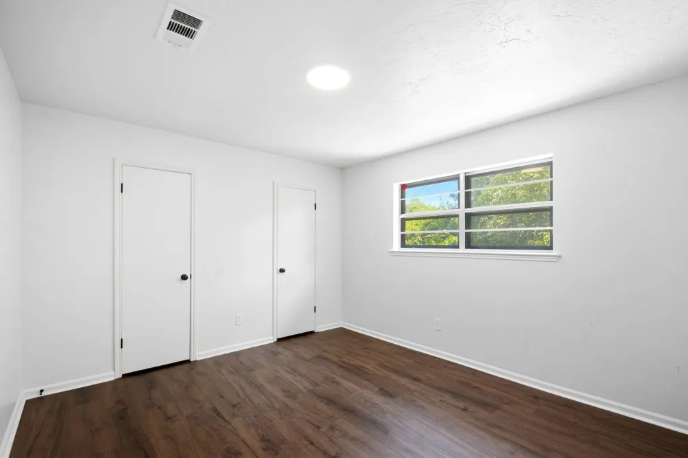 2011 Avenue T Huntsville, TX 77340