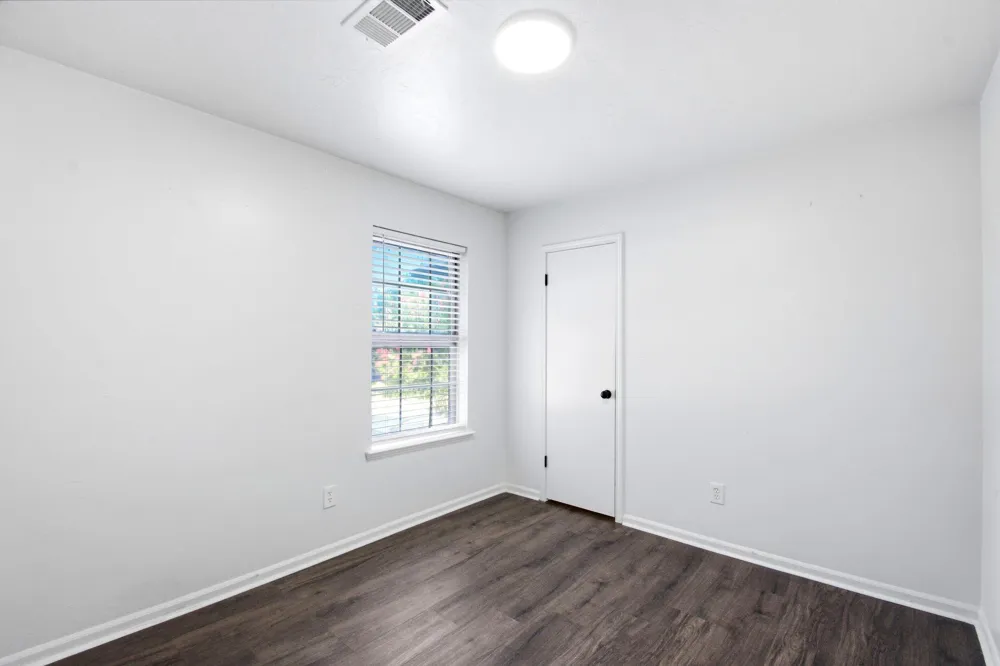 2011 Avenue T Huntsville, TX 77340