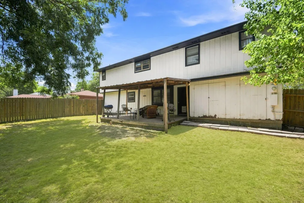 2011 Avenue T Huntsville, TX 77340