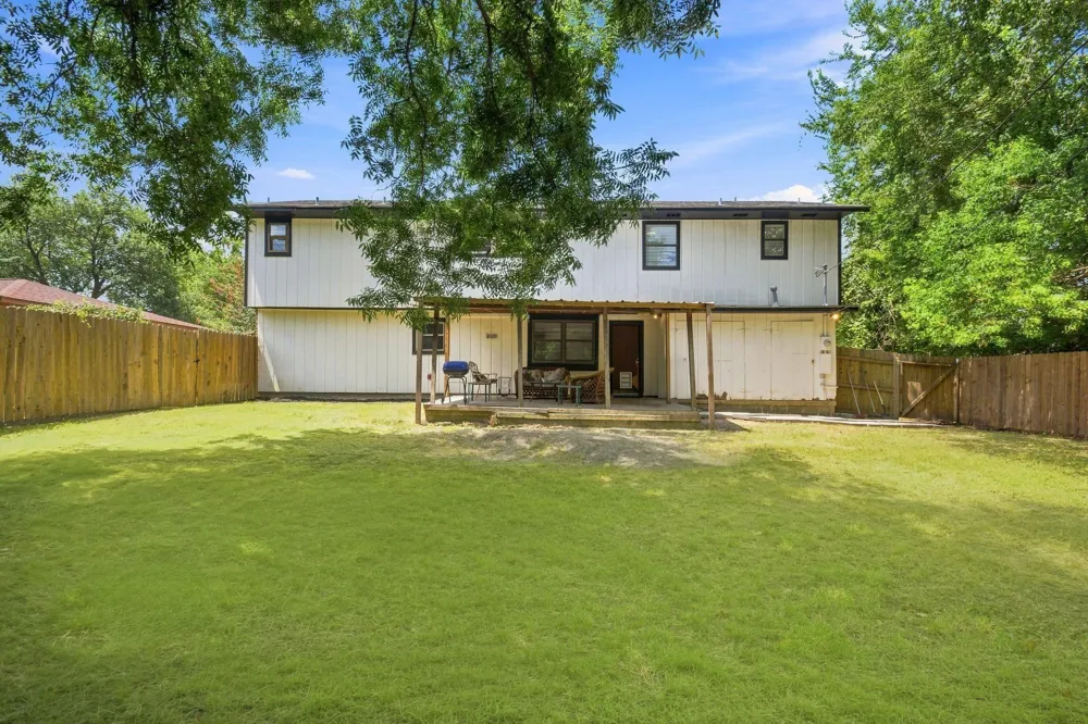 2011 Avenue T Huntsville, TX 77340