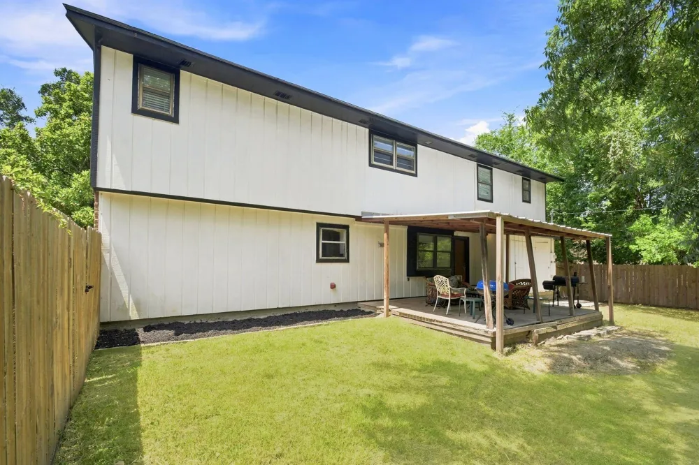 2011 Avenue T Huntsville, TX 77340