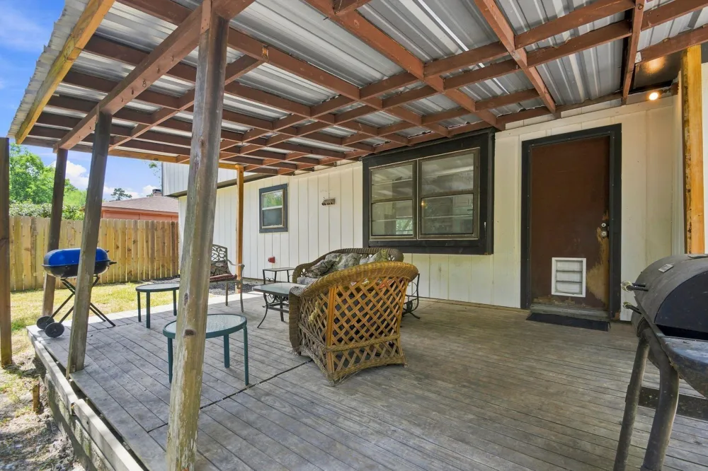 2011 Avenue T Huntsville, TX 77340