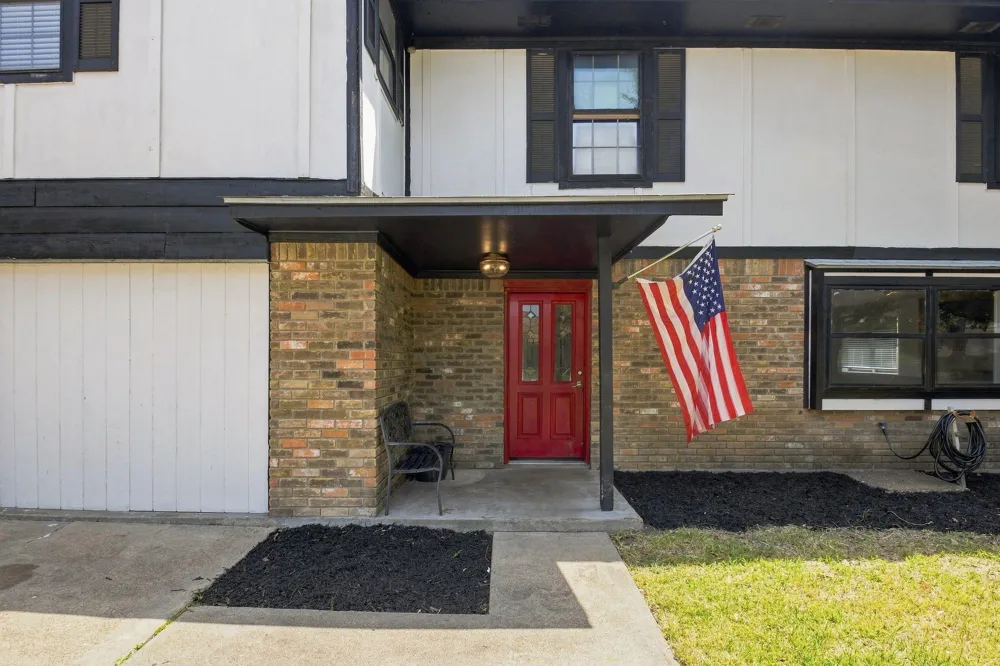 2011 Avenue T Huntsville, TX 77340