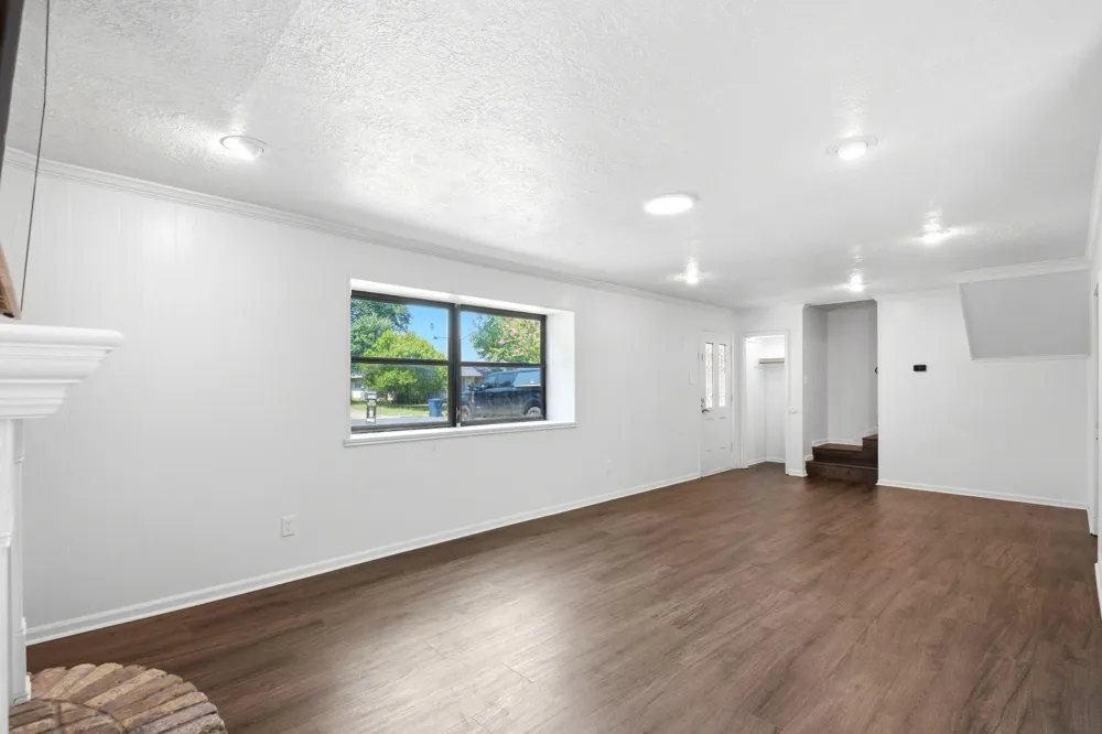 2011 Avenue T Huntsville, TX 77340