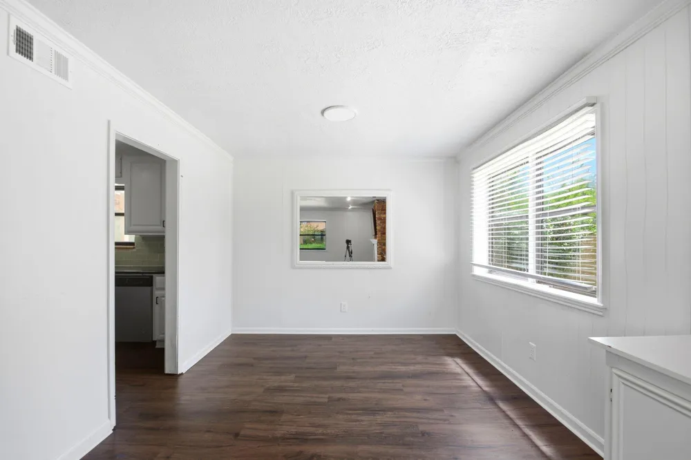 2011 Avenue T Huntsville, TX 77340