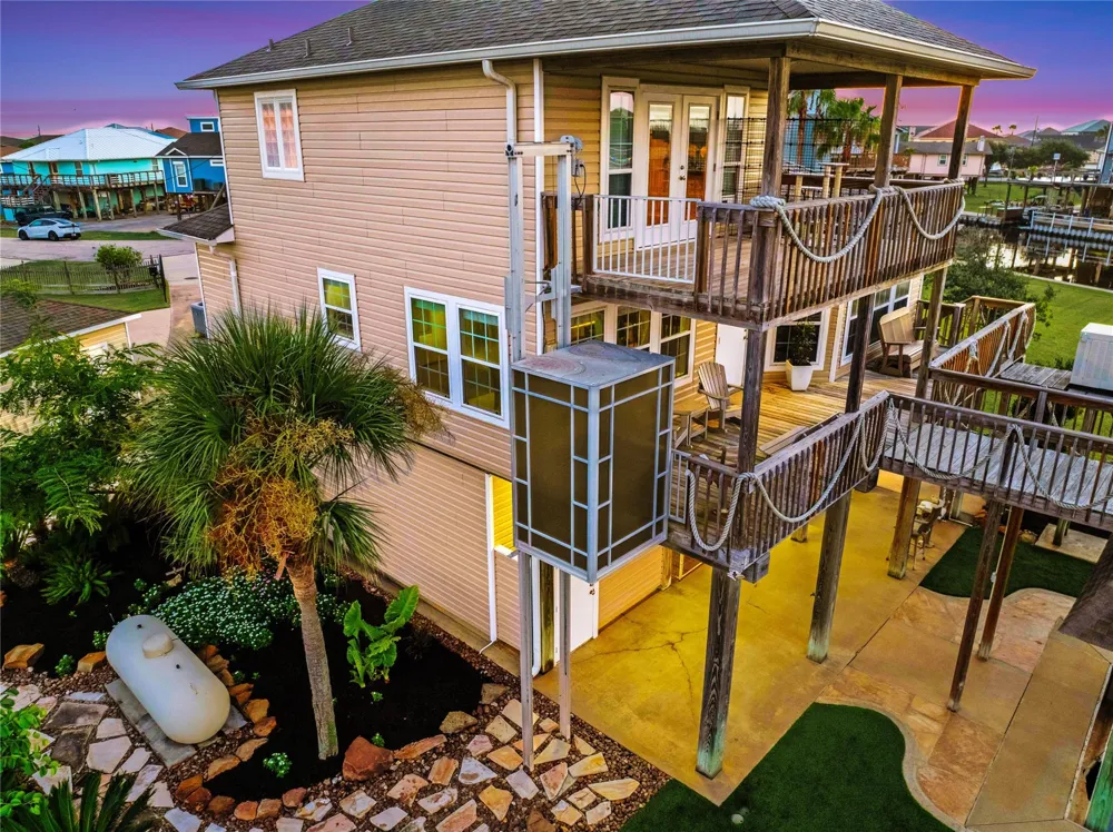 142 Driftwood Road Freeport, TX 77541