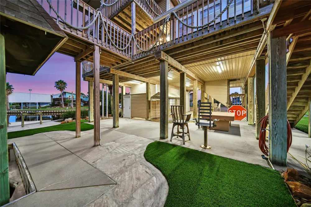 142 Driftwood Road Freeport, TX 77541