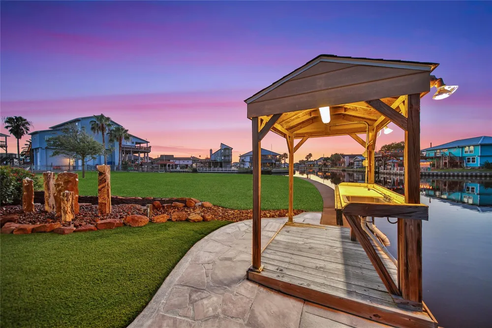 142 Driftwood Road Freeport, TX 77541
