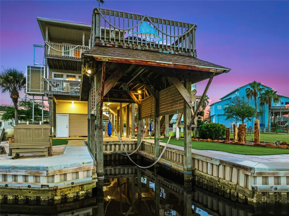 142 Driftwood Road Freeport, TX 77541