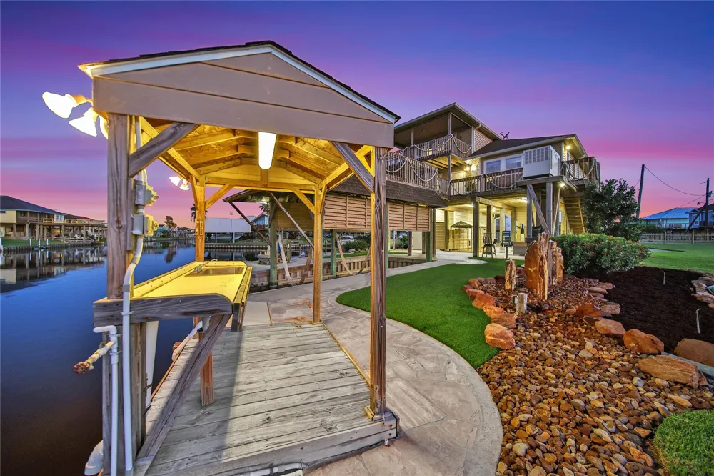 142 Driftwood Road Freeport, TX 77541