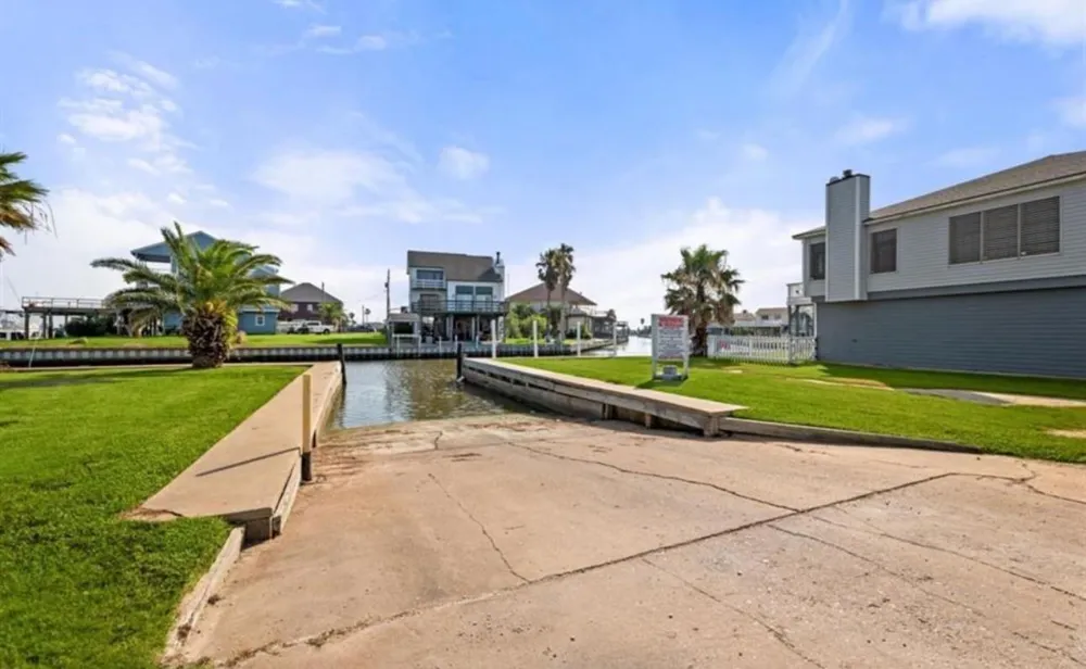142 Driftwood Road Freeport, TX 77541