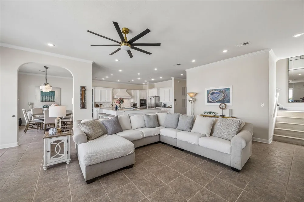 426 Sunset Circle Tiki Island, TX 77554