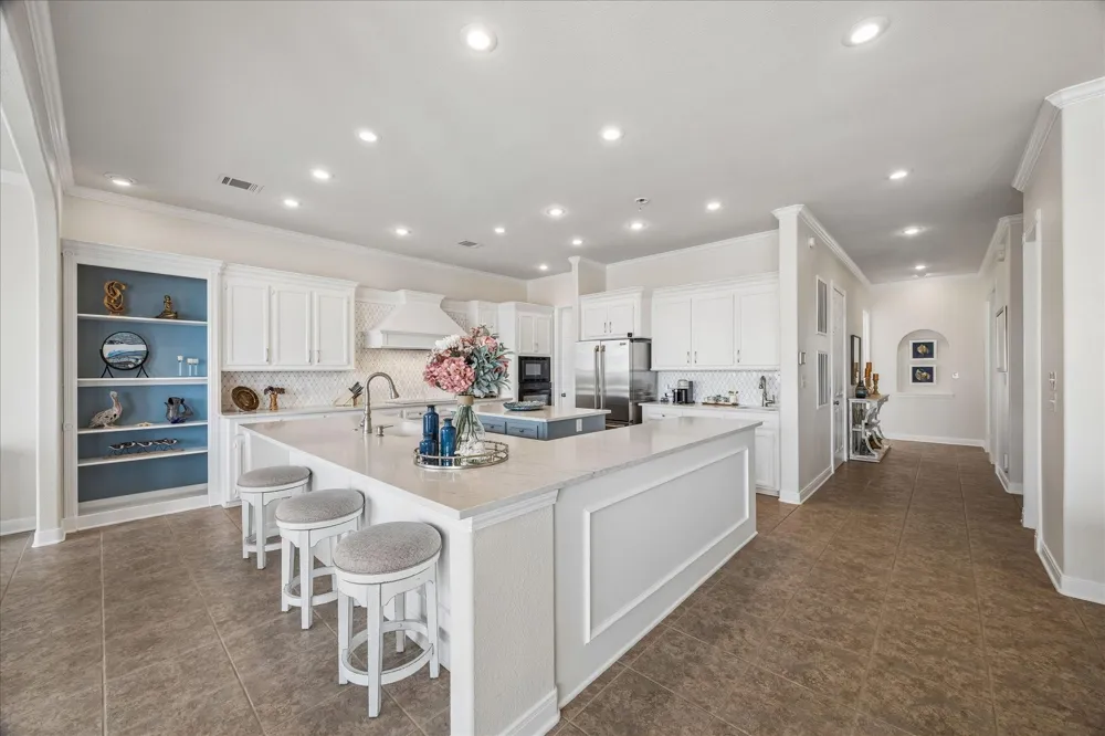 426 Sunset Circle Tiki Island, TX 77554