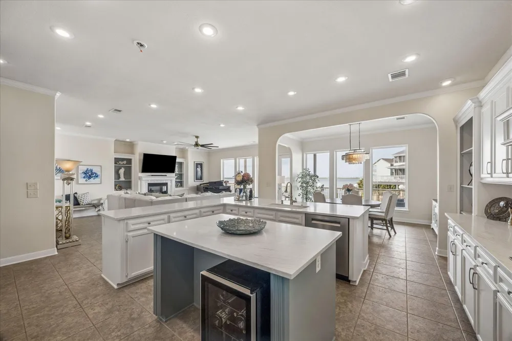 426 Sunset Circle Tiki Island, TX 77554