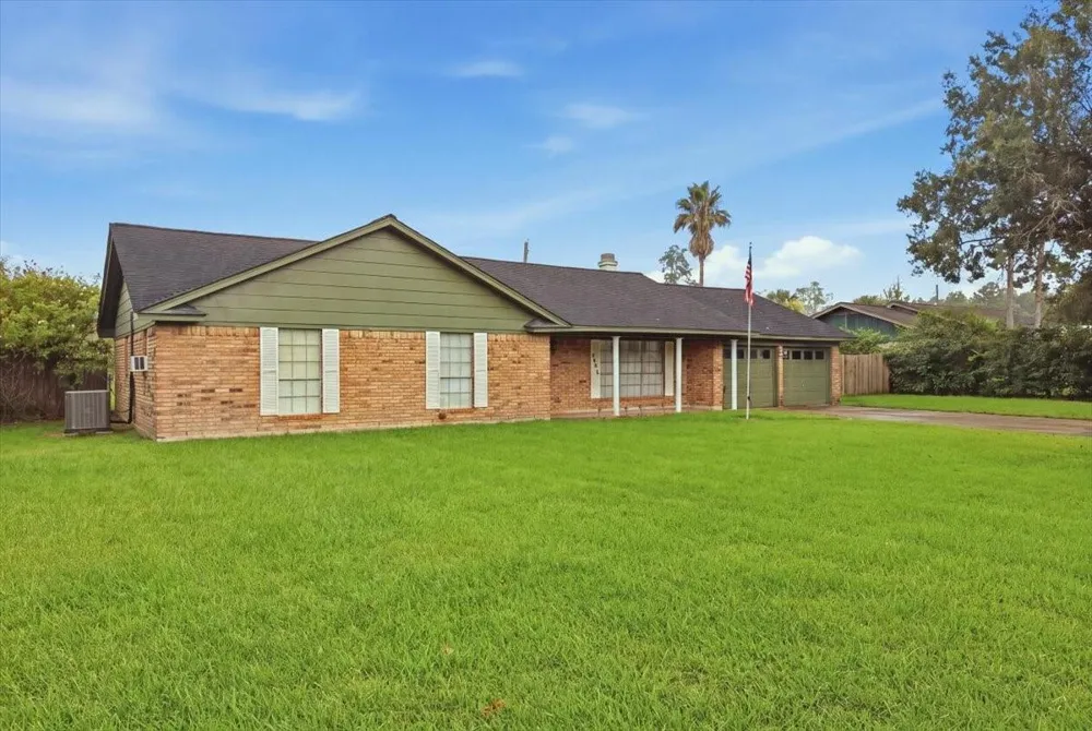 8408 Friar Tuck Drive Orange, TX 77632