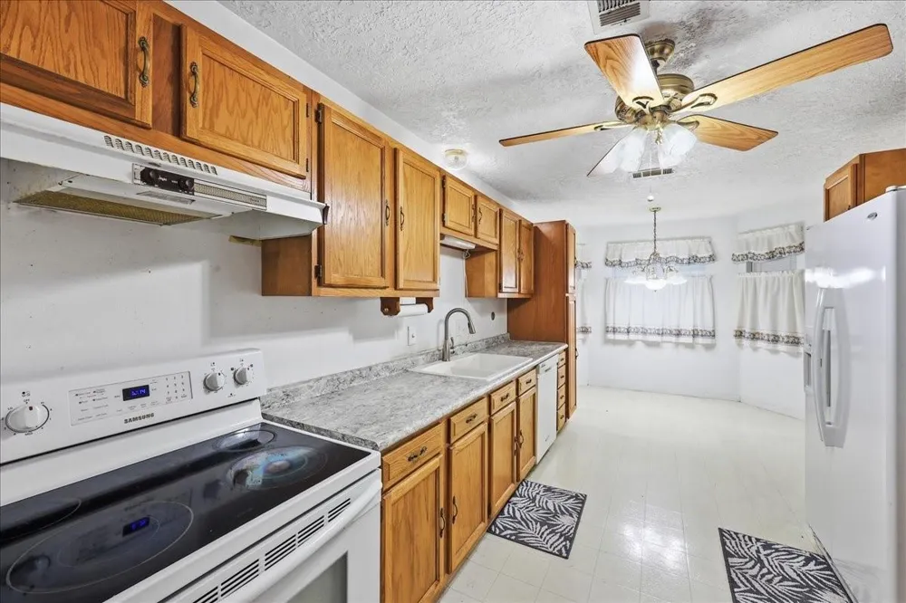 8408 Friar Tuck Drive Orange, TX 77632