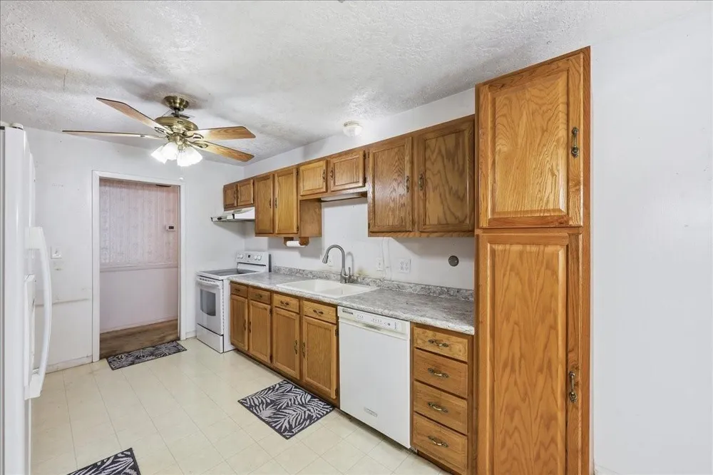 8408 Friar Tuck Drive Orange, TX 77632