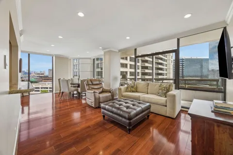 15 Greenway Plaza #10E